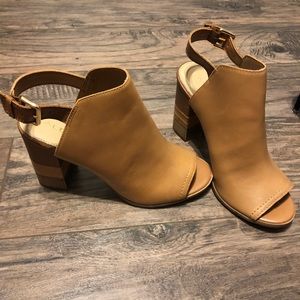 Aldo size 8 tan coloured heels